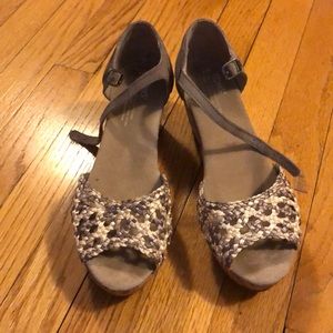 TOMS wedges size 7